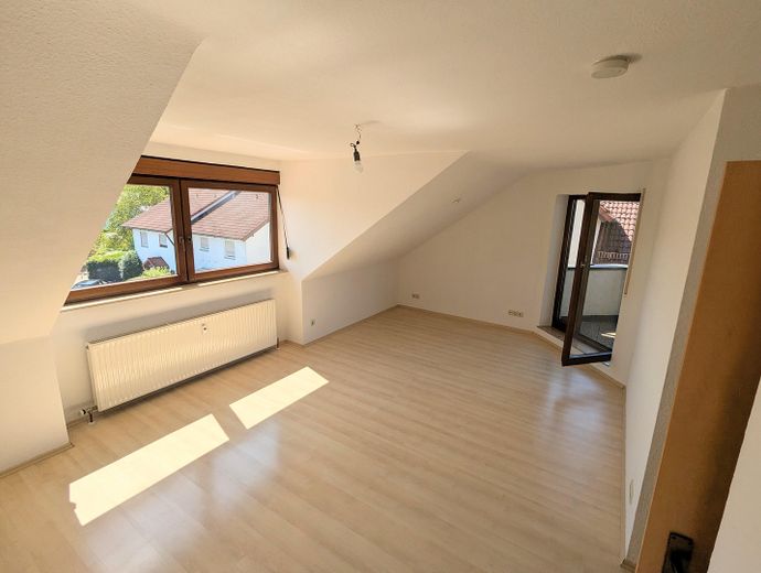 Helle 3-Zi.-Wohnung + West-Balkon & TG-Stellplatz – Wohnzimmer