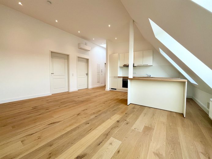 Appartement mansardé avec climatisation | 3 pièces | Colocation possible | Entièrement rénové | Cuisine équipée – Photo 2