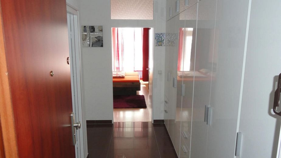 Inheidener Straße: Helle 2-Zimmer-Wohnung mit Süd-Balkon, Einbauküche & Top-Anbindung – Photo 17