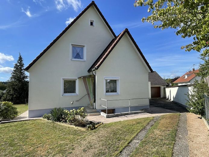 Freistehendes Einfamilienhaus mit großem Grundstück und viel Potenzial in Kühbach – Nordansicht