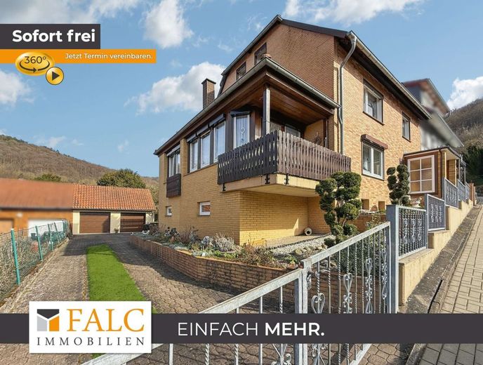 ***Blick auf die Burg Plesse - Haus mit Doppelgarage und üppiger Terrasse in Eddigehausen*** – Außenansicht