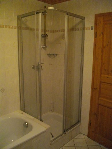 Schöne 3,5-Zimmer Wohnung mit Balkon in Königsdorf-Osterhofen – Badezimmer Ansicht 2
