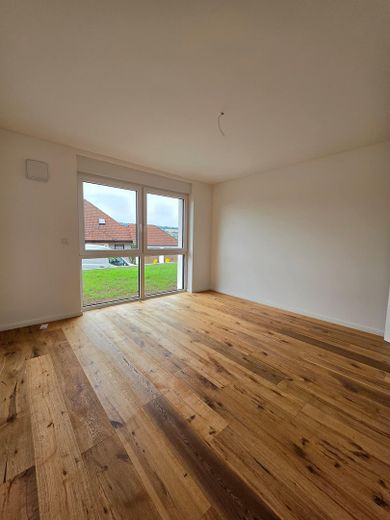 Hochwertiges Massivbau Einfamilienhaus / Zweiparteienhaus – Schlafzimmer UG Vorne