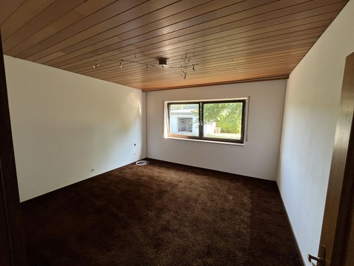 Großzügiger Bungalow auf 1.850 m² Grundstück mit Dreifachgarage – provisionsfrei in Markt Eichendorf – फोटो 12