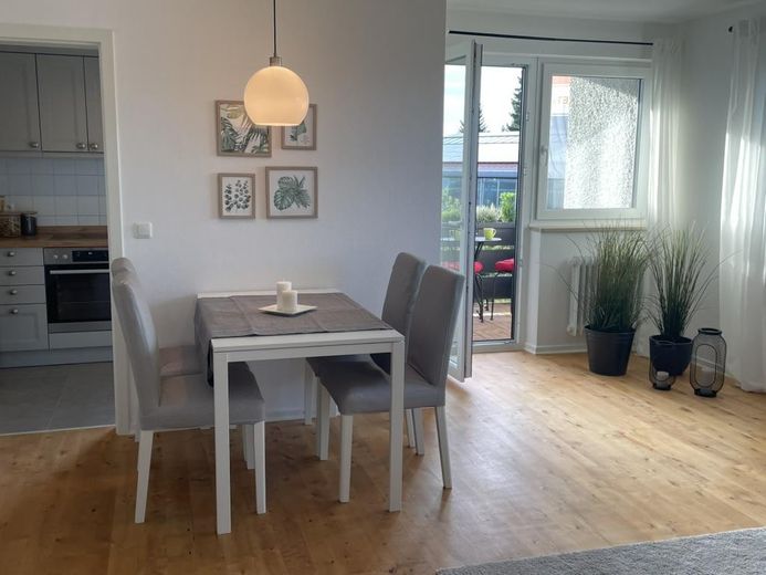 بدون عمولة - LL في موقع مركزي - شقة مشتركة من 3 غرف مع شرفة – Essplatz