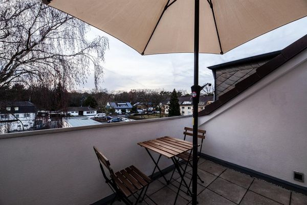 Hochwertige 2 Zimmerwohnung mit Dachterrasse in Köln am Flughafen