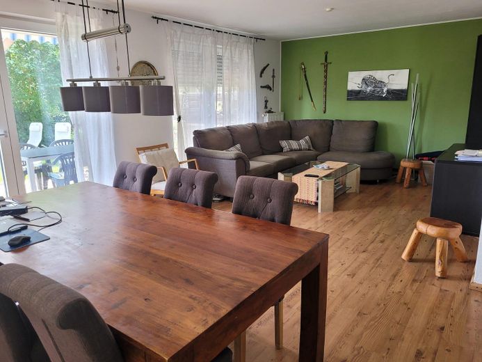 Maison jumelée avec une belle vue dans un quartier calme à Calw-Altburg – Wohnzimmer