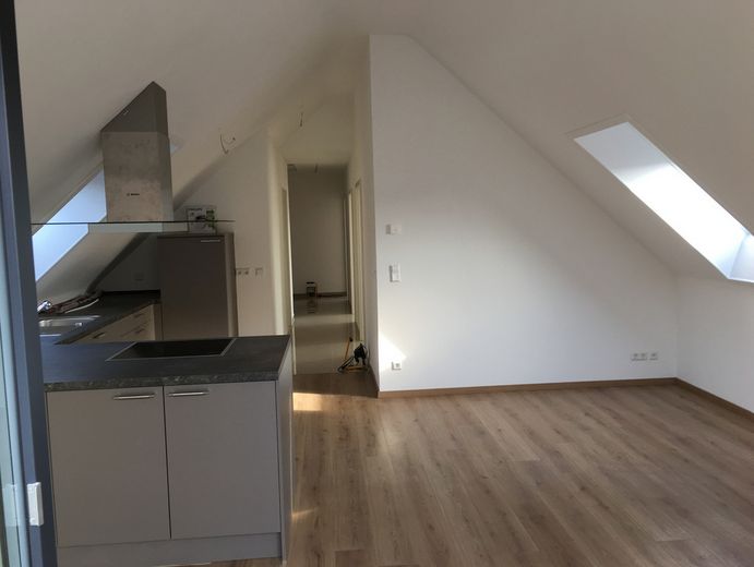 Großzügige Maisonette-Wohnung im Niedrigenergiehaus mit Blick ins Grüne – Wohnzimmer DG-Wohnung