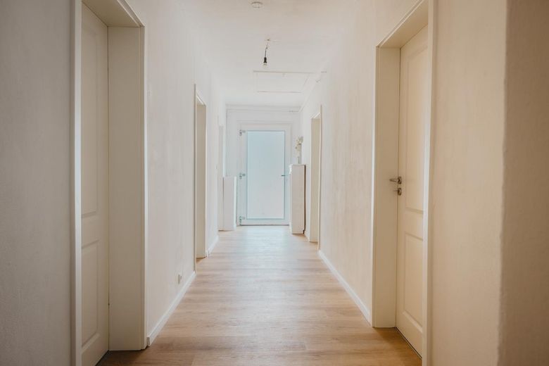 Erstbezug nach Sanierung: Wohnen mit Fachwerkcharme in Geesthacht – Flur