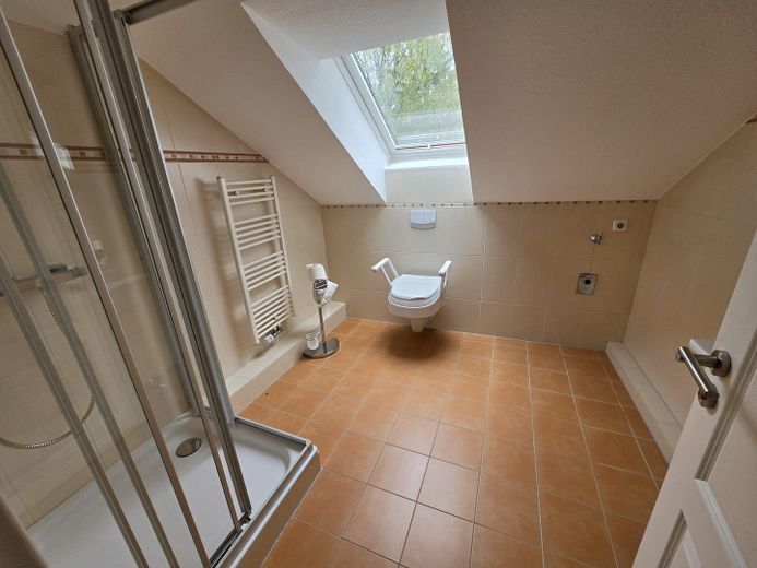Israelsdorf: Gepflegtes EFH mit Einliegerwohnung nahe Naturschutzgebiet – Bad ELW, 6,5 qm