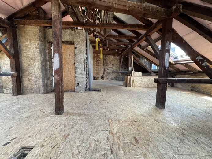 Immeuble commercial complet avec 10 chambres rénovées, un rez-de-chaussée à usage flexible et un potentiel d’aménagement dans les combles – 1. und 2. OG - Zimmer 