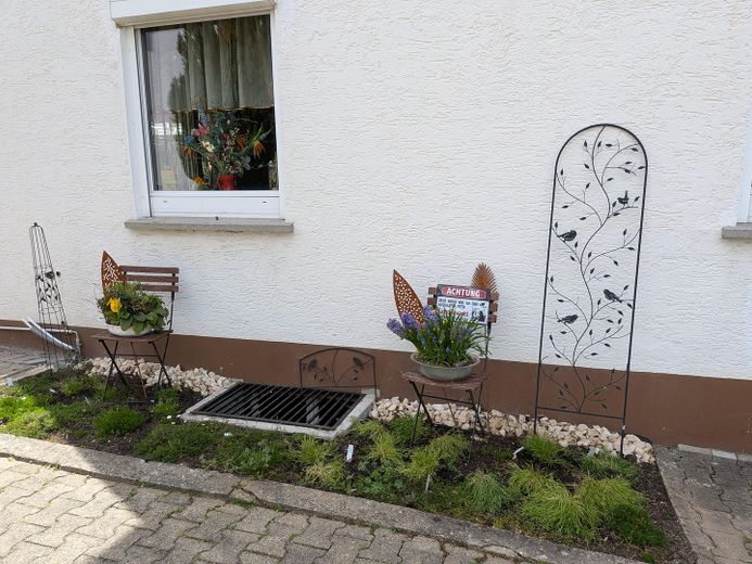 Liebevoll bepflanzter Bereich