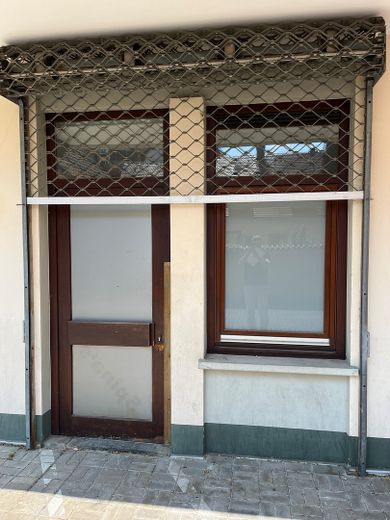 Büroräume oder Ladenlokal zu vermieten – Eingang Kirchstr.