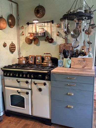 Ein Stück vom Paradies in Elb-Nähe - saniertes Bauernhaus mit Vintage-Charme – Küche mit Range Cooker 