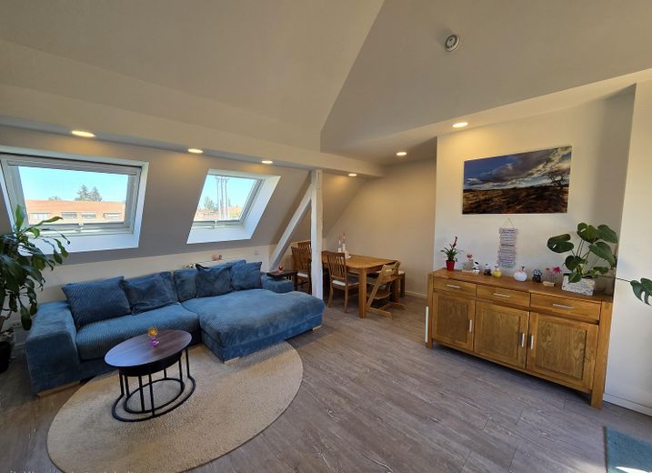 Apartamento ático de alta calidad de 3½ habitaciones, sin comisión y sin intermediario, con posibilidad de ampliación en el desván – Foto 2
