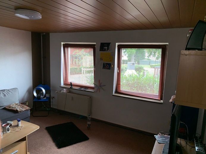 *Nette 2 Zimmer ETW mit eigenem Zugang zum Keller zur Eigennutzung oder Neuvermietung !!!* – Wohnzimmer