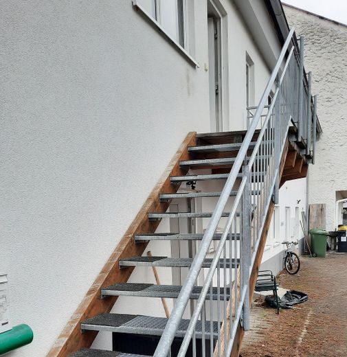 Mehrfamilienhaus in Kochel City – Zugang 1 OG mitte