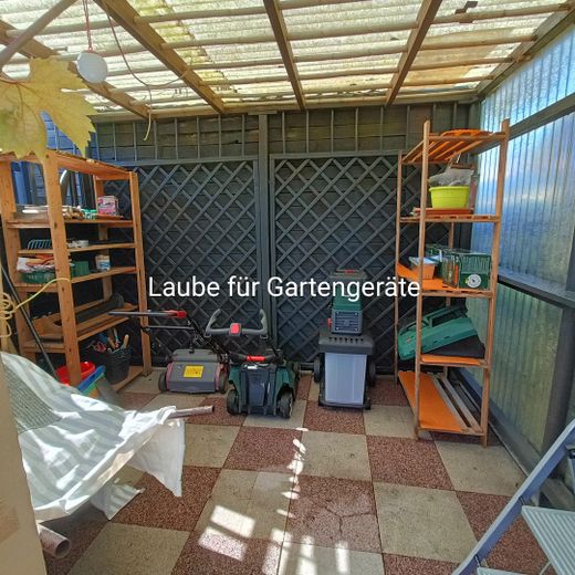 Einfamilienhaus Freistehend - großräumig saniert – Gartenlaube
