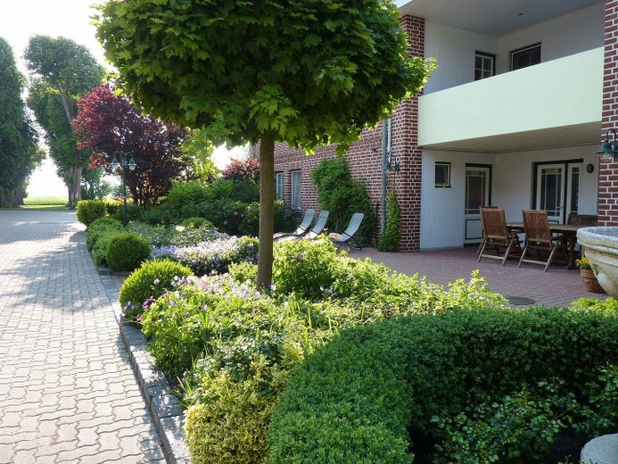 Locale luminoso con terrazza esposta a ovest, 85 mq, ad es. per ufficio, corsi, atelier, DISPONIBILE DA SUBITO! – Blick von Ost, Eingangstür