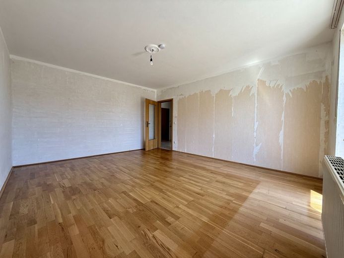 Fröndenberg-Ardey: Taghelle Eigentumswohnung mit praktischem Schnitt, zwei Balkonen und Stellplatz! – Wohnbereich