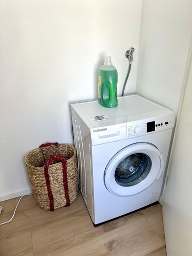 Ankleide mit Waschmaschine 