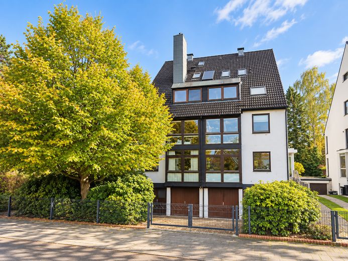 Stilvoll kernsaniert – helle Maisonettewhg m. neuer EBK, Balkon & Terrasse im begehrten Geteviertel – Hausansicht
