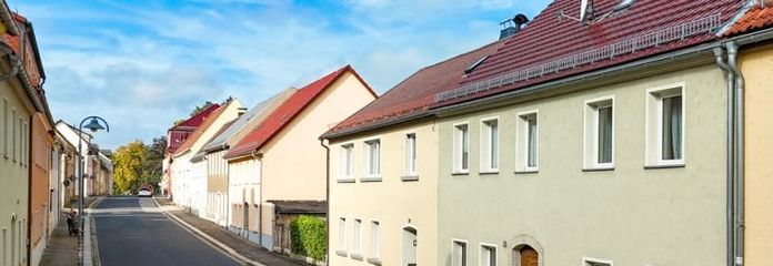 Przestronne mieszkanie w Pulsnitz – 
7 pokoi w środkowym segmencie szeregowca
 o powierzchni mieszkalnej ok. 159 m² z zacisznym ogrodem!