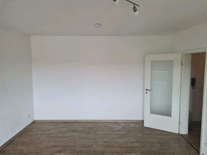 Zadbane mieszkanie 1-pokojowe w Rottendorf – Wohnraum