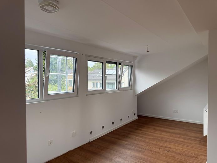 Atractiva casa adosada de esquina, clase energética A, vivienda multigeneracional con gran jardín y 2 garajes – Foto 30