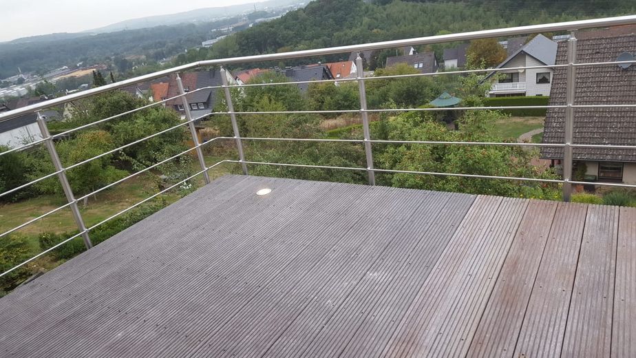Balkon mit Edelstahlgeländer