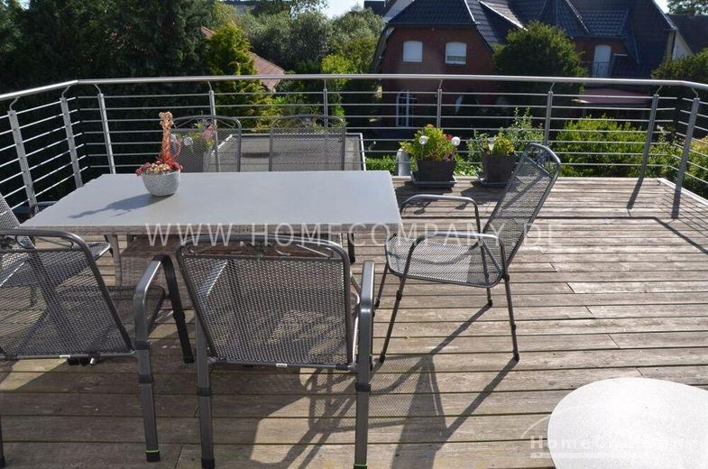 Großzügige 2 (3) Zi.-Wohnung in einem 2 Familienhaus, 1. OG, mit Balkon und 2 PKW-Stellplätzen. – 76996aaf7cd53342cce3e3da3dce7f108bac9aef.jpg