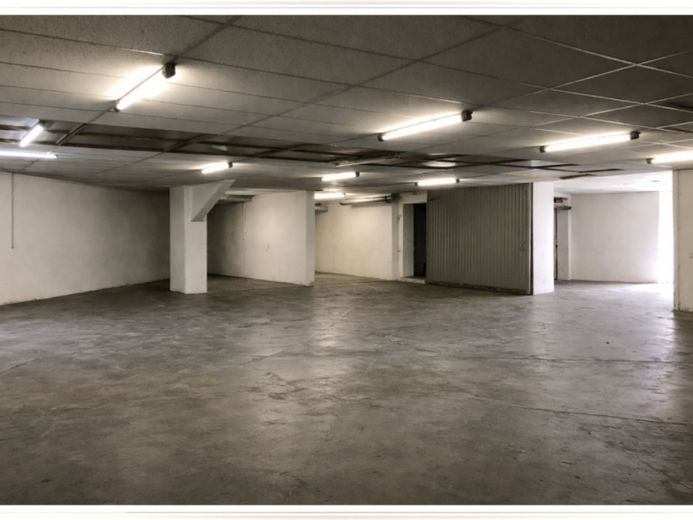 Affittasi officina per autoveicoli di 550 m² a Roth – Foto 1