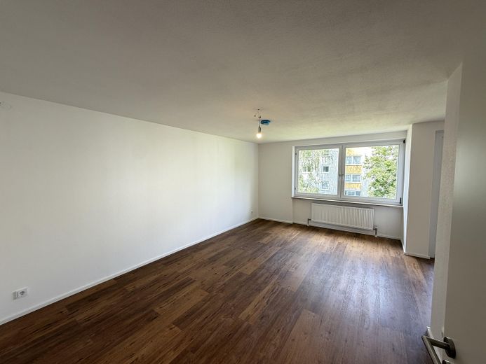 Great and cozy 3.5-room apartment in the popular D-Programm-Viertel district of Amberg – Wohnzimmer