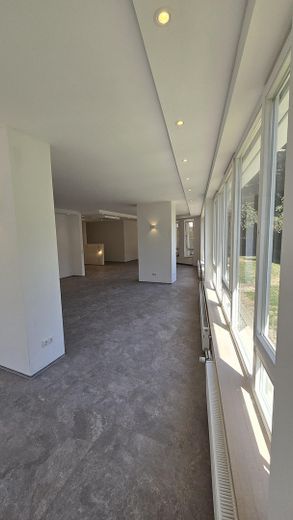 Neu umgebaute Traumwohnung in zentraler Lage von Memmingen – Blick v. Leseecke zum Wohnen