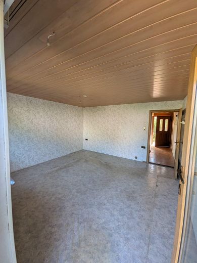 Maison mitoyenne intermédiaire à rénover dans un quartier calme – Sans commission ! – Wohnzimmer