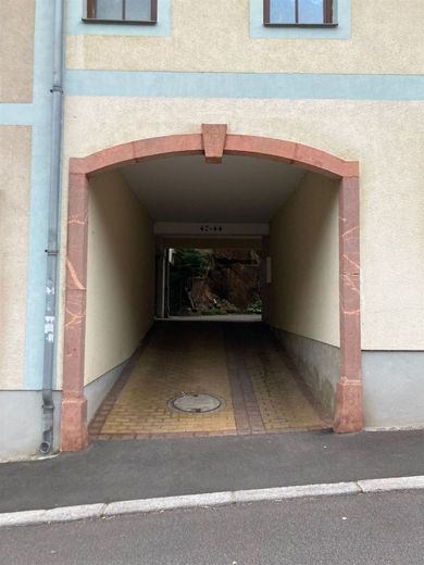 Großzügige 2-Zimmer mit Laminat und offener Küche in ruhiger Lage! – PHOTO-2022-02-09-16-56-38
