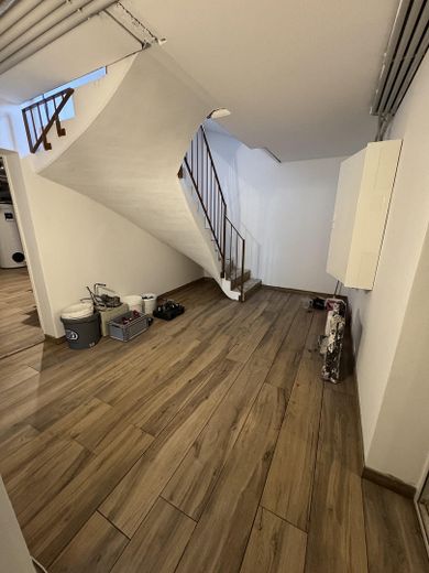 Mahlsdorf’ta 2026’da yeni inşaat | 3 odalı daire | 73 m2 | Akıllı Ev | Fotovoltaik ve ısı pompası | Yüksek giriş katı – Treppenhaus Keller