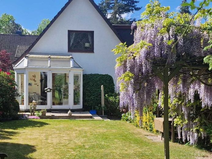 Kleines, gemütliches Einfamilienhaus mit 2-3 Zimmern und einem schönen Garten – Foto 1