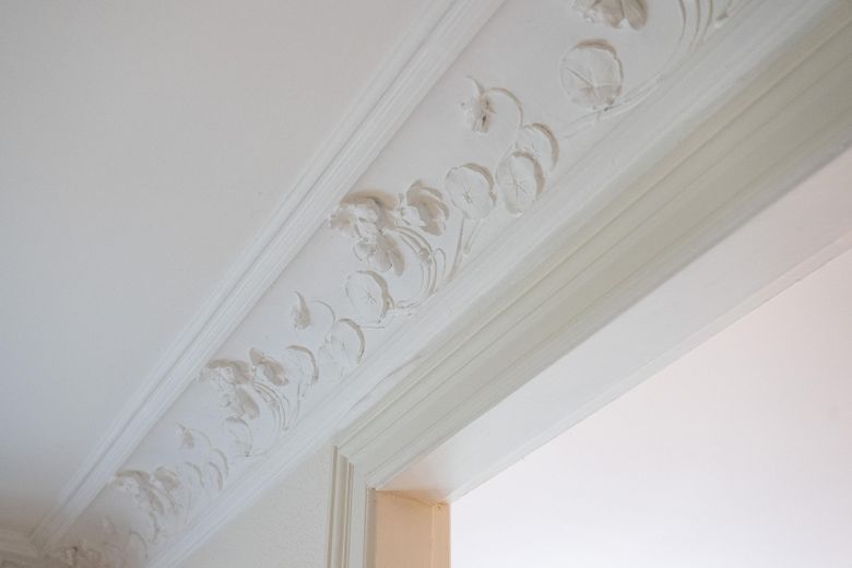 Bellissimo appartamento d'epoca in Ulmenstraße presso Stadtpark - da privato – Stuckgesims im Esszimmer
