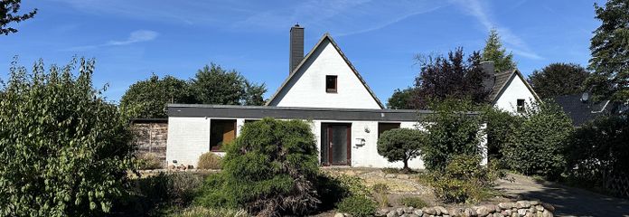 Oersdorf - Architektenhaus mit Charakter auf großzügigem Grundstück – Hausansicht vorne