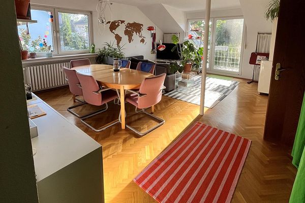 Sonnige Dachgeschosswohnung in Köln-Weiden
