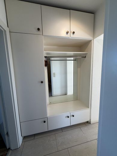 Penthousewoning met groot dakterras en nabij de Förde van particulier – Flur II mit Einbauschrank