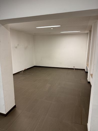 Großzüge Gewerbeeinheit am Stadtplatz | Bei Bedarf Wohnungen & Garten | Büro, Handel, Lager o.Ä. – Foto 8