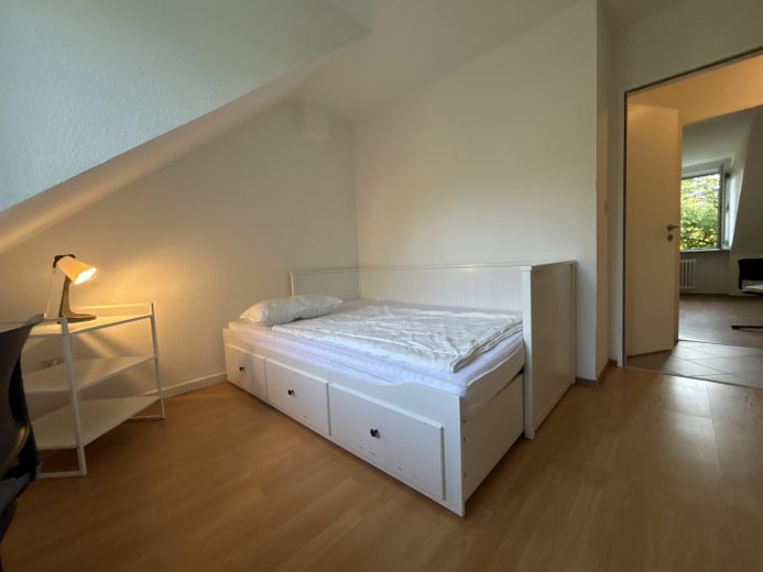 Helle 2-Zimmer Whg, bezugsfrei, im Komponistenviertel, provisionsfrei – Kleines Zimmer