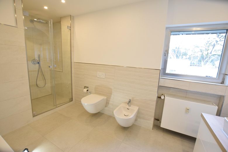 Exklusives Wohnen am Königsforst – Hochwertige 135‑m²‑Residenz in der Parkstraße – Bad