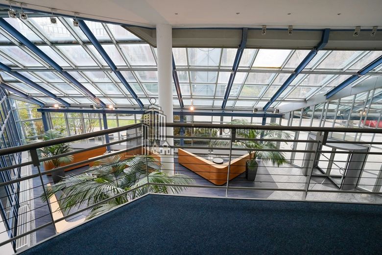 ATIK: Repräsentative Büroflächen im YPSILON OFFICE in verkehrsgünstiger Lage – Foyer