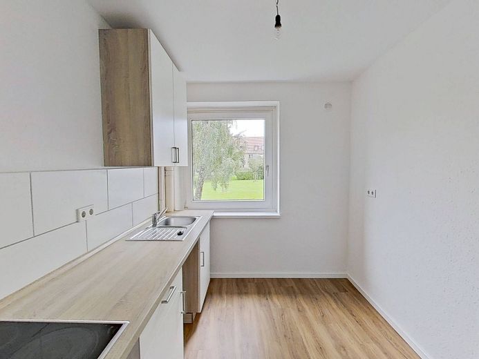 Cocina equipada y baño con bañera: moderno apartamento de 3 habitaciones en el sur de Flensburg – Ansicht I: Küche