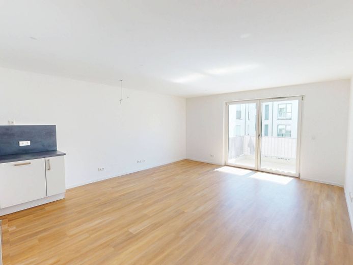 Helle 2-Zi.-Neubauwohnung mit EBK, BALKON, Fußbodenheizung uvm. – Ansicht I: Wohn- und Esszimme…