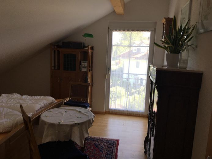Appartamento di 5 locali con grande terrazza sul tetto a Grafing – Schlafzimmer im Dachgeschoss