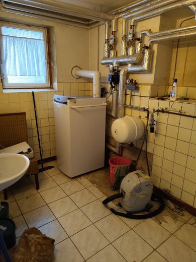 Ex locanda di campagna immersa nel verde – tanto spazio per le proprie idee – Foto 12